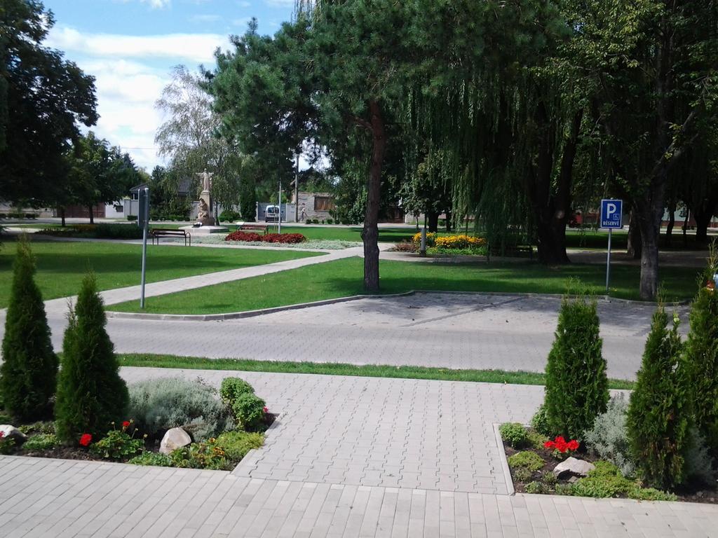 Penzion Romantik Dolna Streda Экстерьер фото